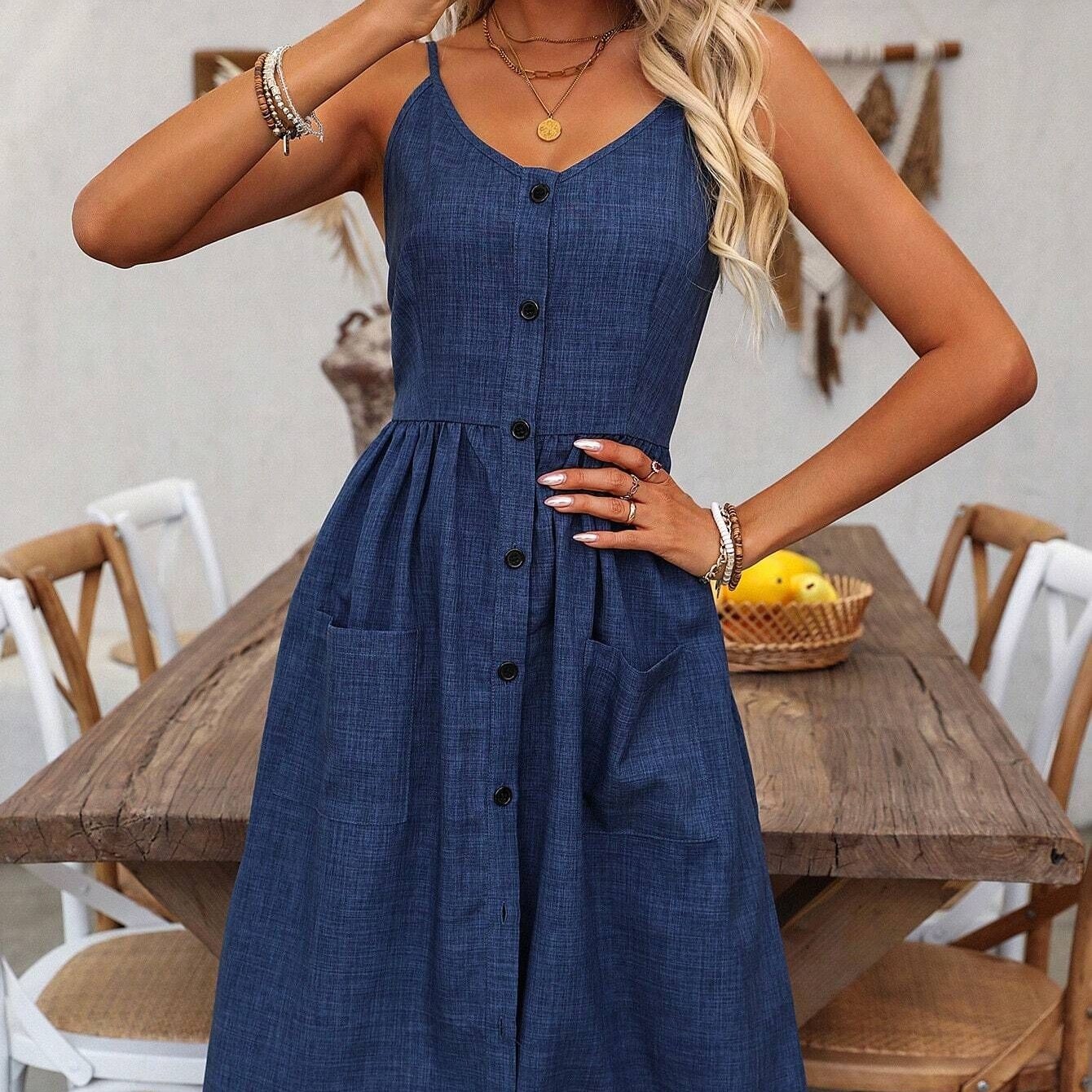 78633658-2c0a-44dd-9fe0-2890c5c94152.jpg Women's French-style Off-shoulder Button Sling Dress - الصورة 1