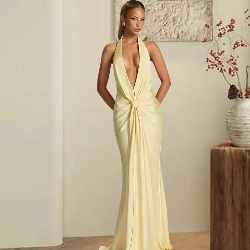85366b30-1efc-4b99-997f-66fe63210de5.jpg Deep V-neck Halter Fishtail Dress With Waist Twist Design - الصورة 1