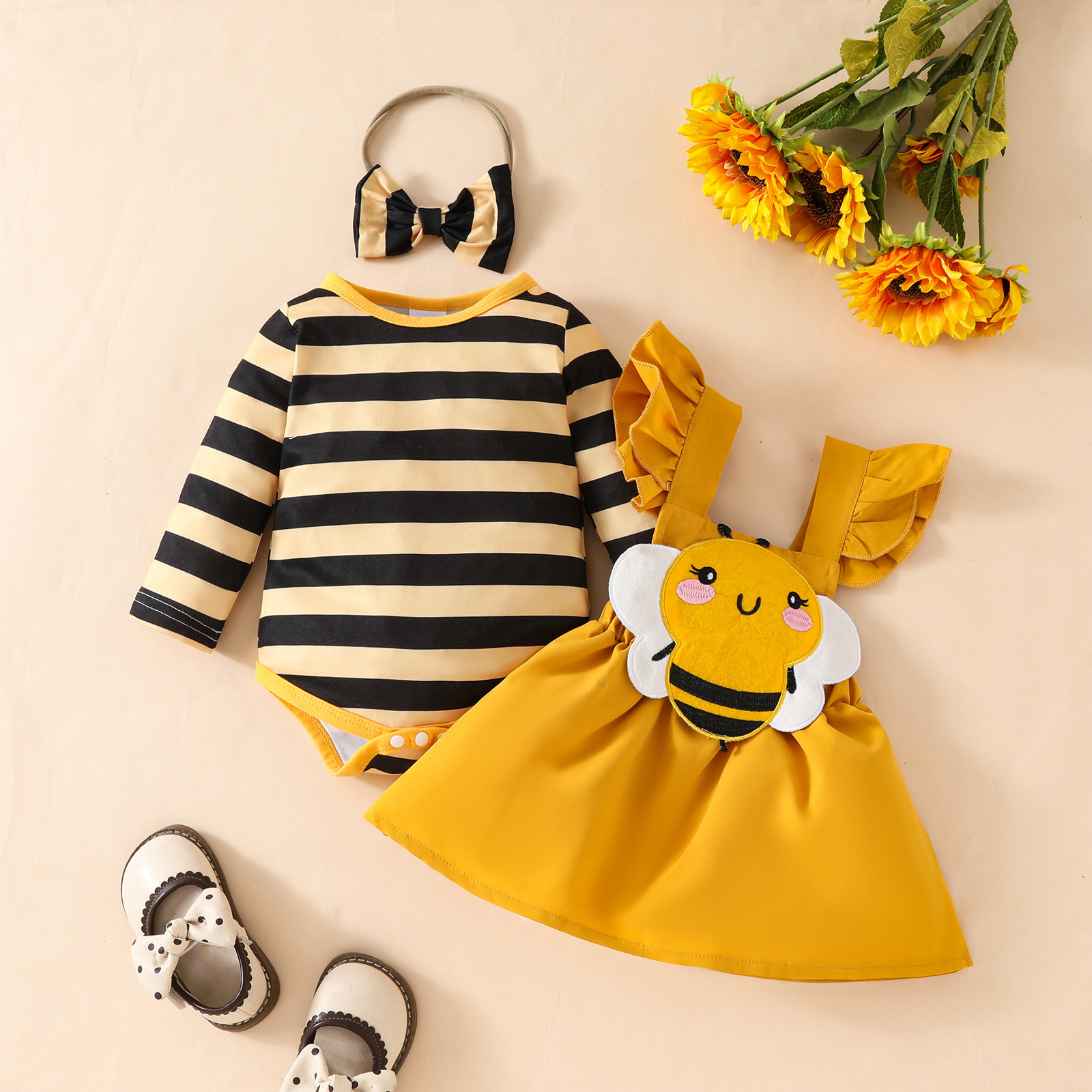 16a68a7a-efe6-4265-9a00-8fa0b7bff0e6.jpg Baby Cute Little Bee Stripes Long-sleeved Triangle Romper Suit - الصورة 1